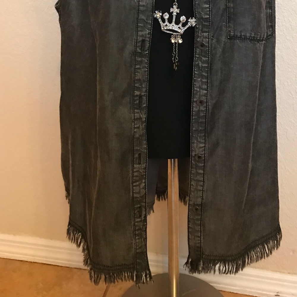 🎸Rock & Republic🎸Fringed Sleeveless Top - Picture 2 of 4